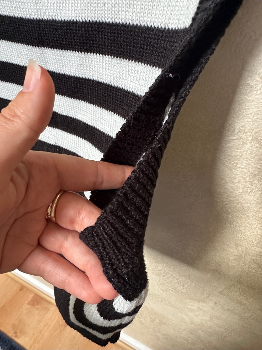 Paul Frank Black & White Striped Knit Vest size medium - Picture 5 of 6